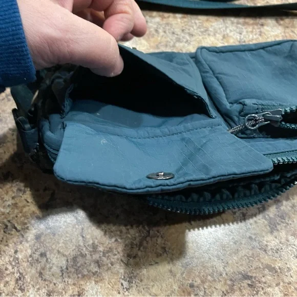 Lululemon Multi-Pocket Crossbody Bag 2.5L - Teal - Picture 12 of 12